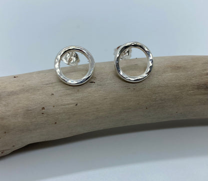 Hammered open circle studs