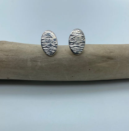 Textured oval stud earrings