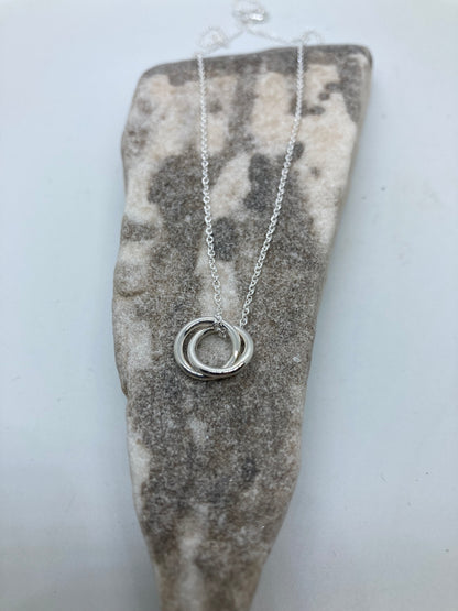 Double circle interlocked pendant