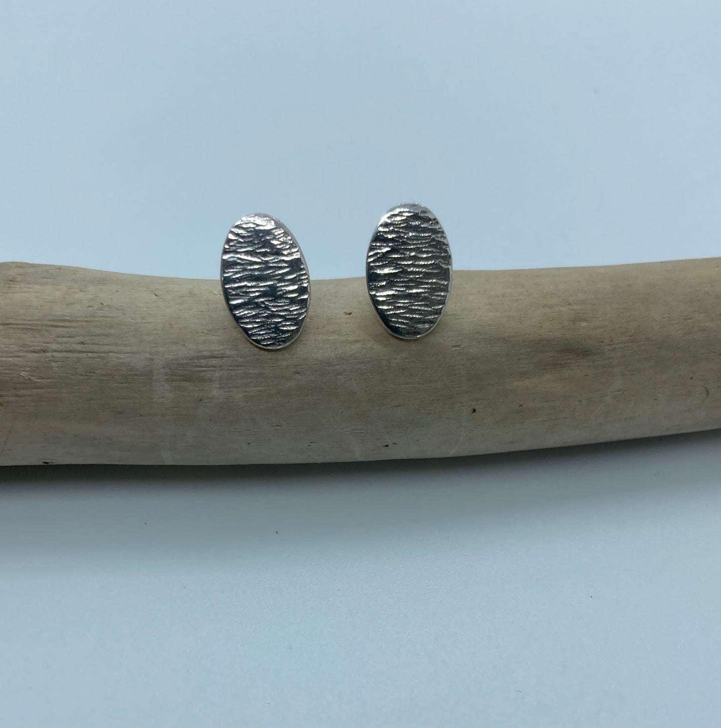 Textured oval stud earrings