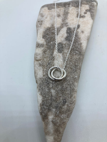 Double circle interlocked pendant