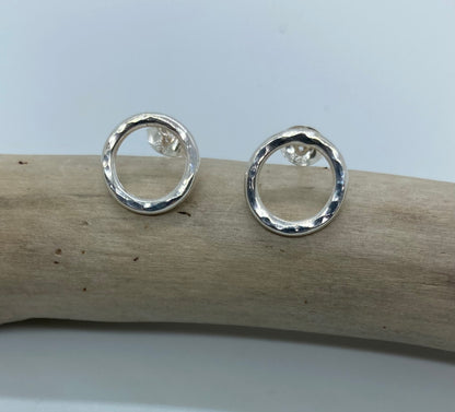 Hammered open circle studs