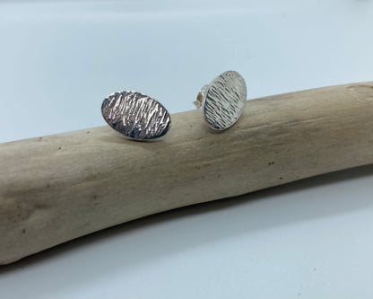 Textured oval stud earrings