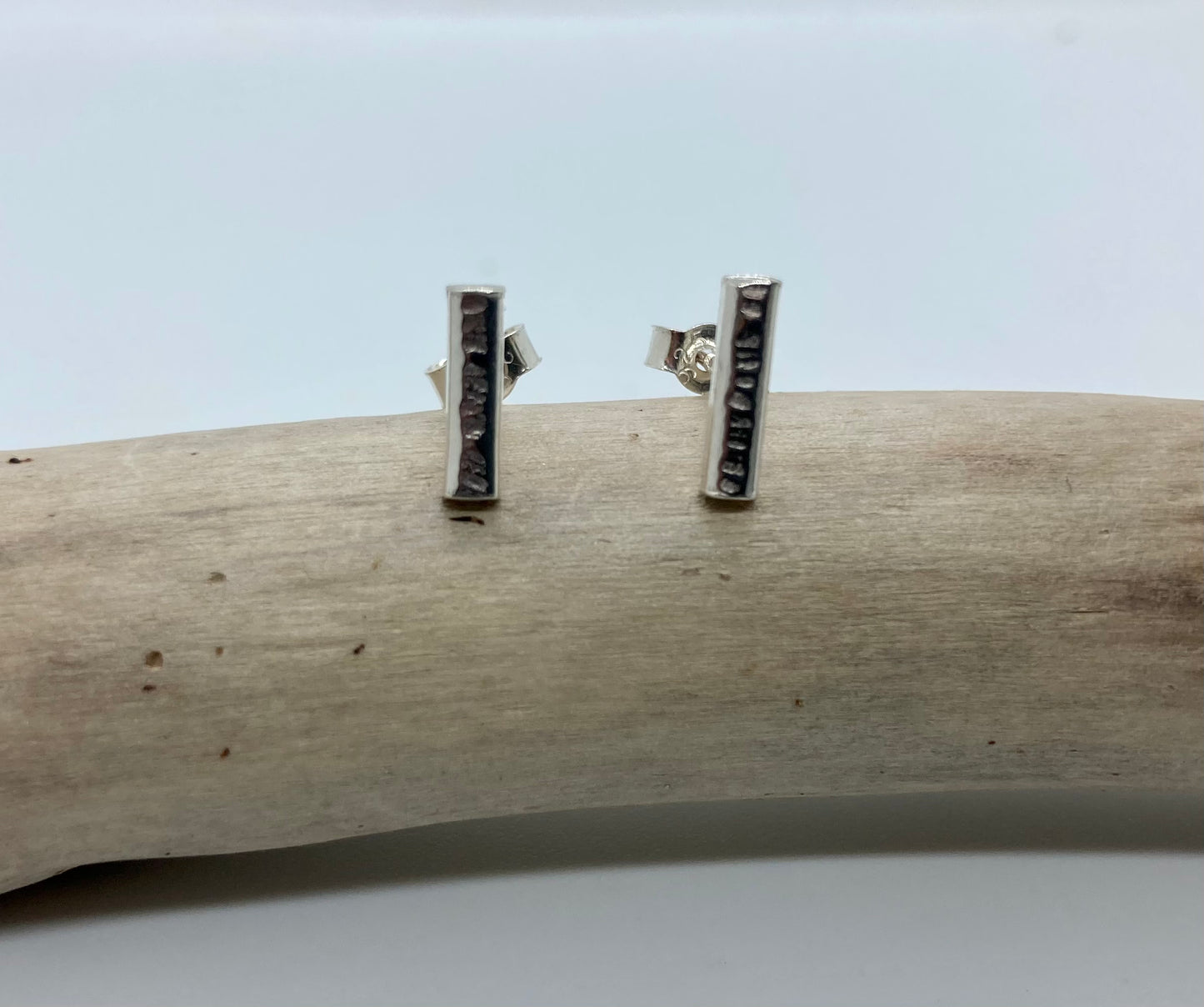 Lined textured bar stud earrings