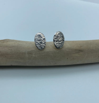 Textured oval stud earrings