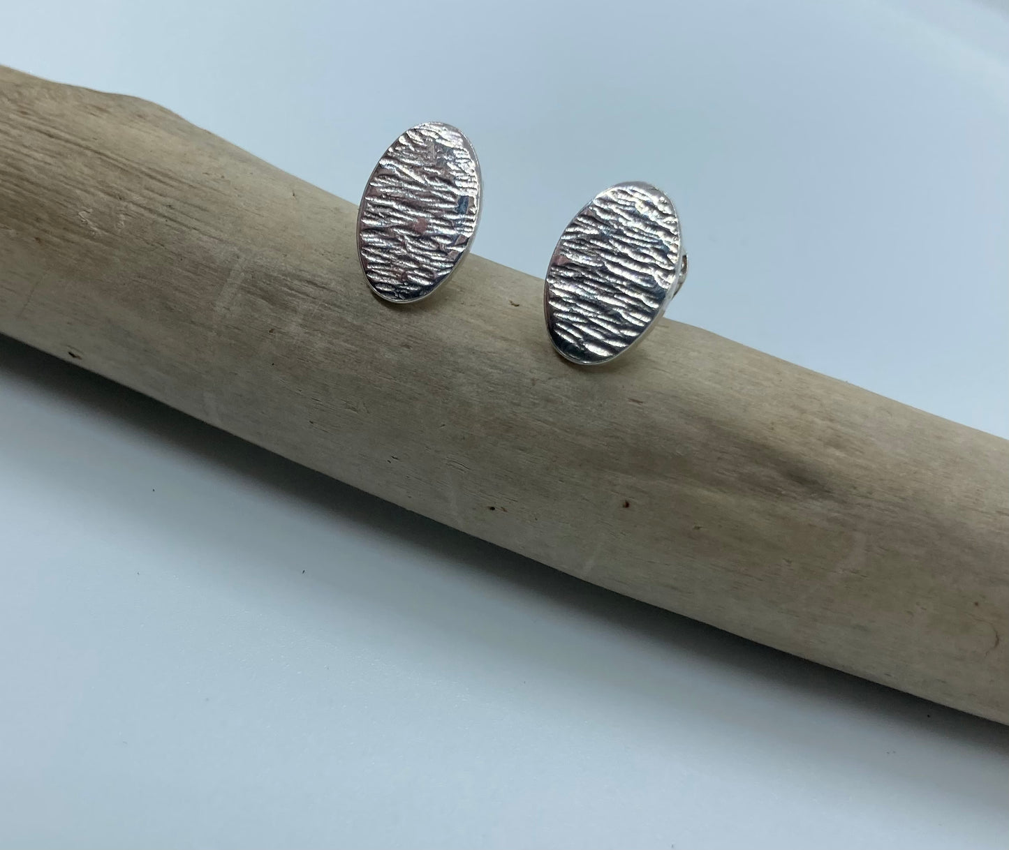 Textured oval stud earrings