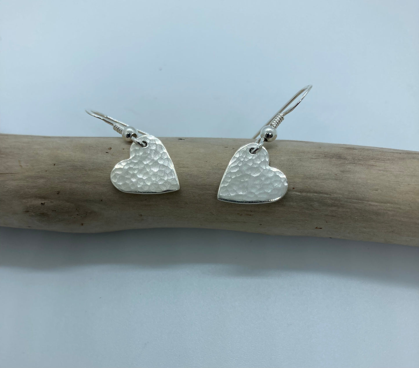 Dimpled heart dangle earrings