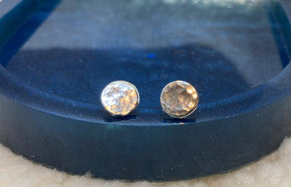 Hammered round stud earrings